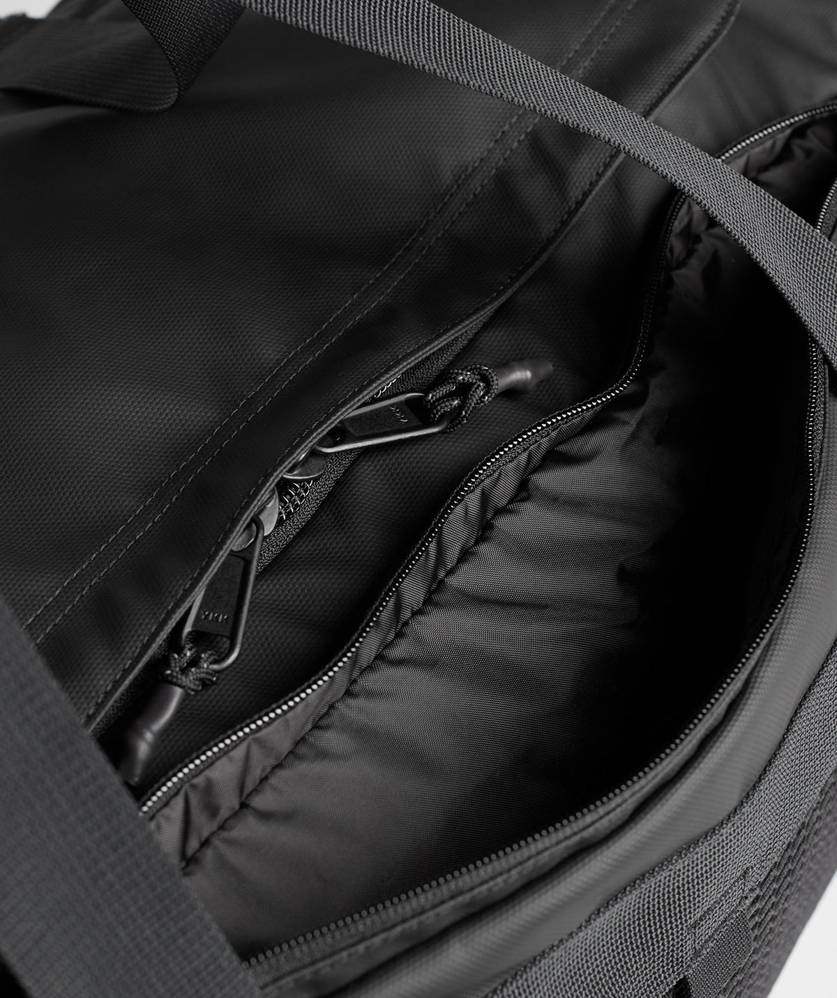 PURSUIT DUFFLE BAG