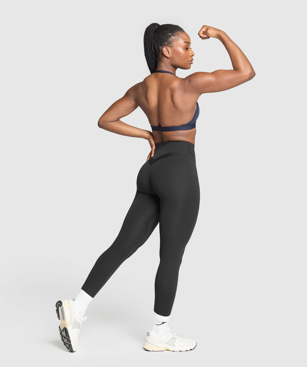 MINIMAL HALTERNECK SPORTS BRA