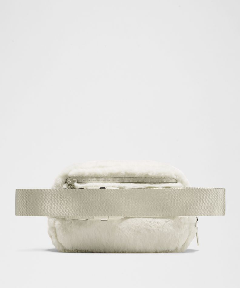 Everywhere Belt Bag Plush Fleece