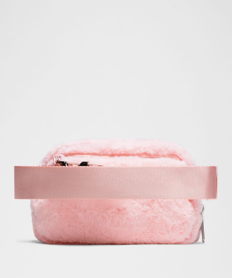 Everywhere Belt Bag Plush Fleece