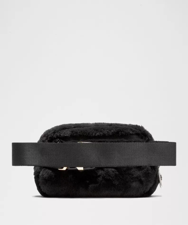 Everywhere Belt Bag *Plush Fleece