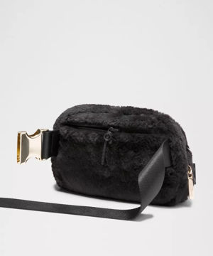 Everywhere Belt Bag *Plush Fleece