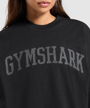 GRAPHIC COLLEGIATE OVERSIZED T SHIRT