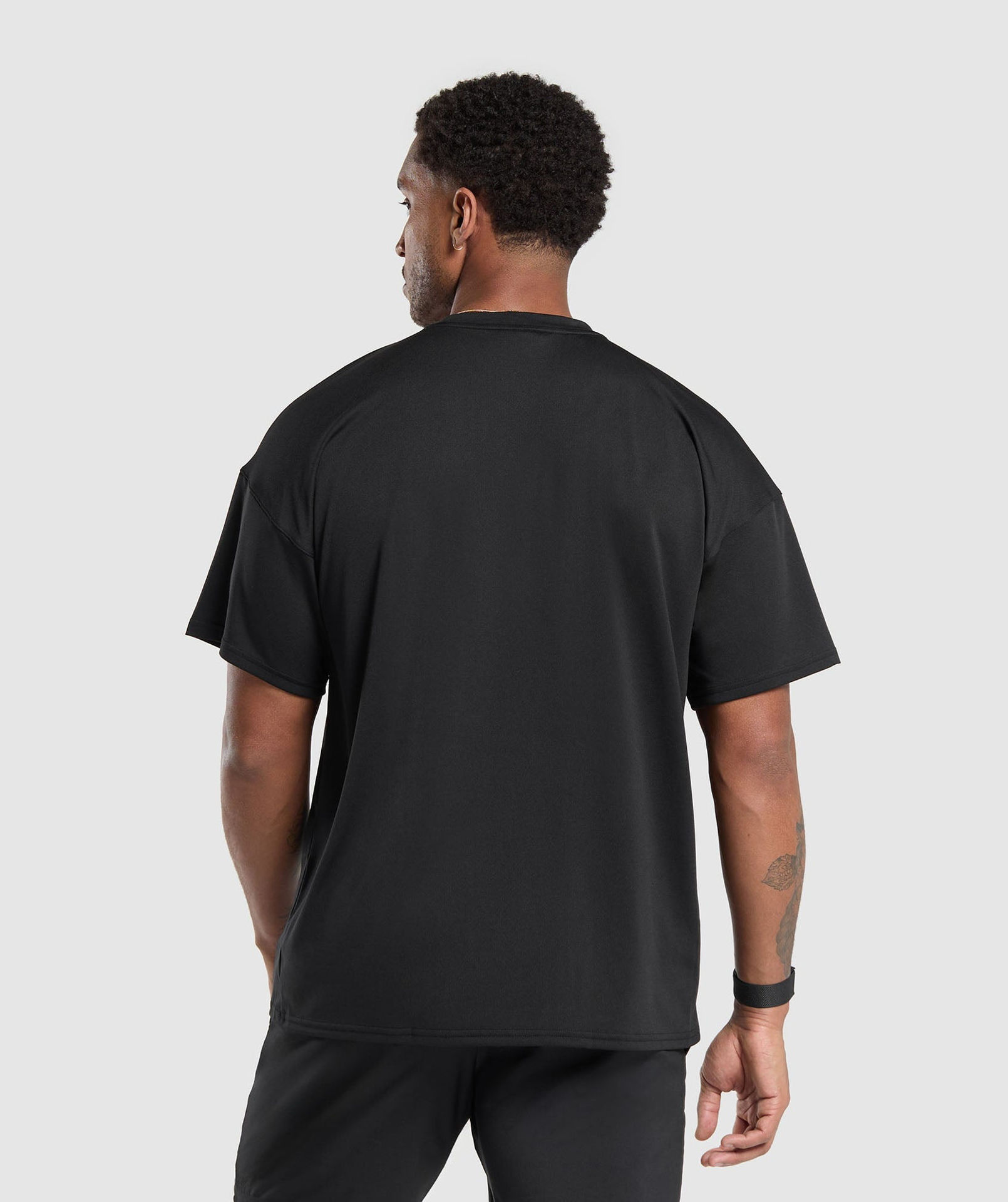 OVERSIZED PERFORMANCE T-SHIRT