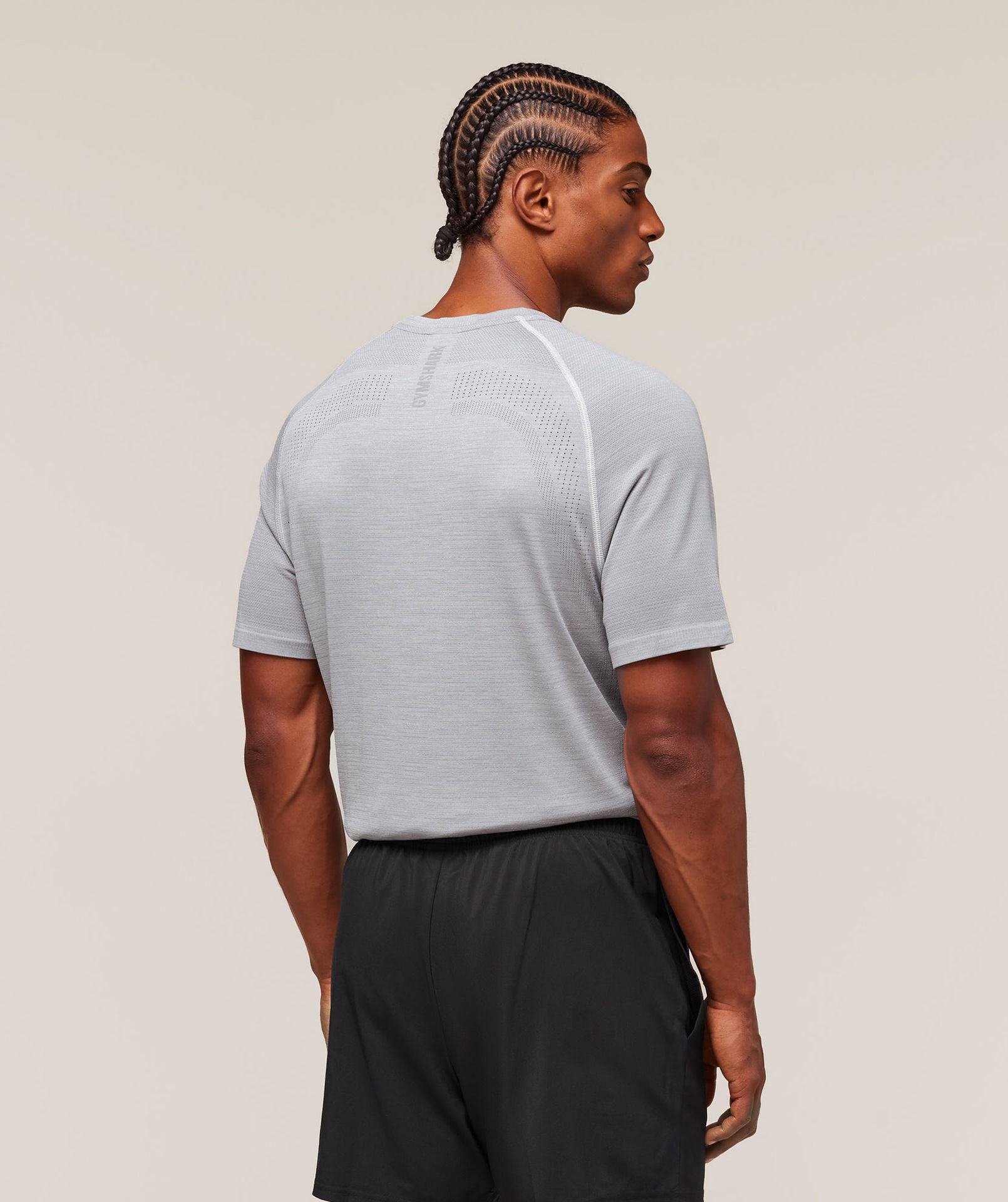 VERSATILE SEAMLESS T-SHIRT