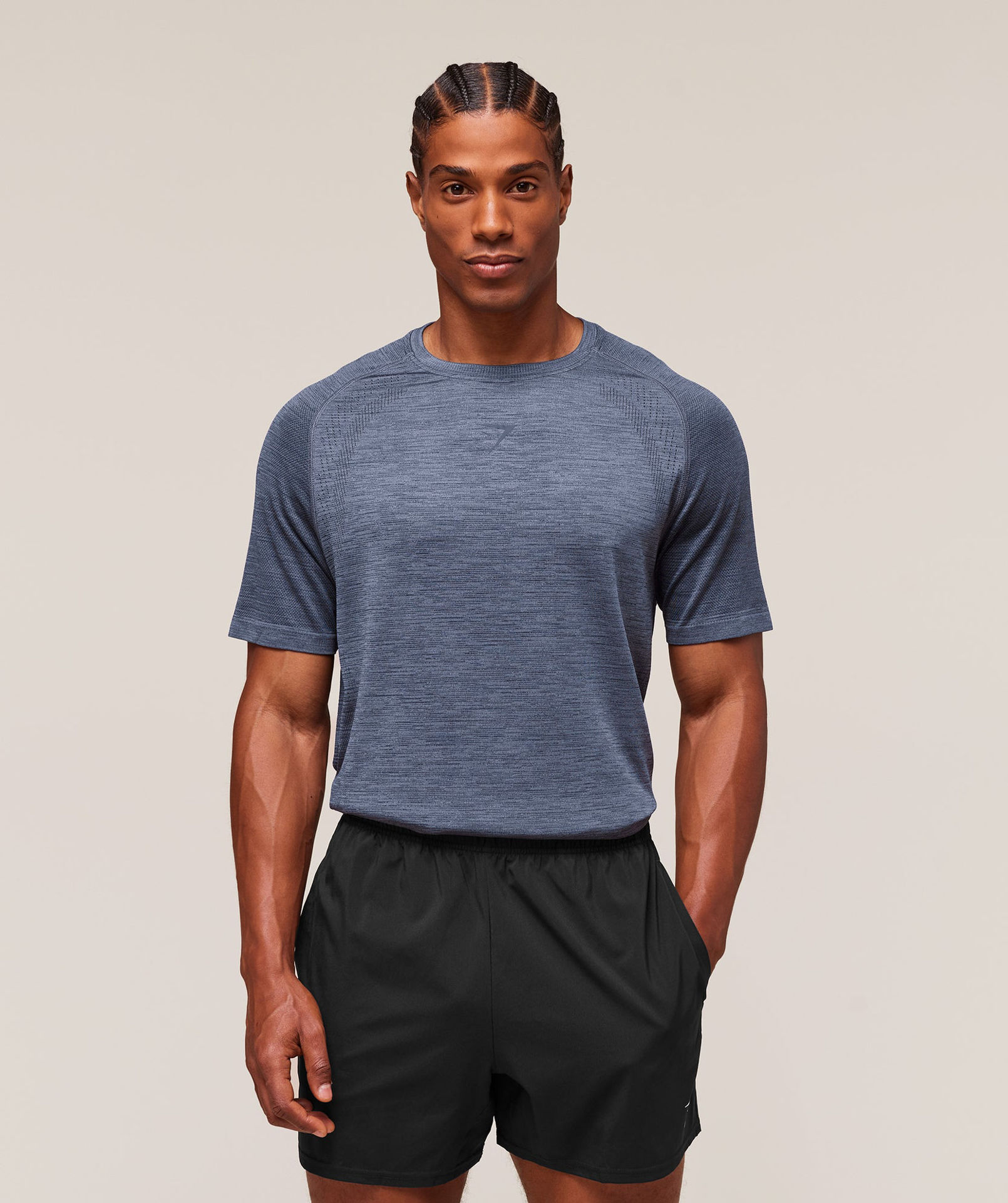 VERSATILE SEAMLESS T-SHIRT