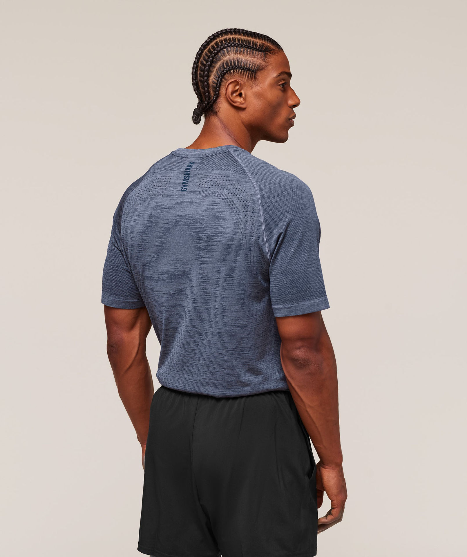 VERSATILE SEAMLESS T-SHIRT
