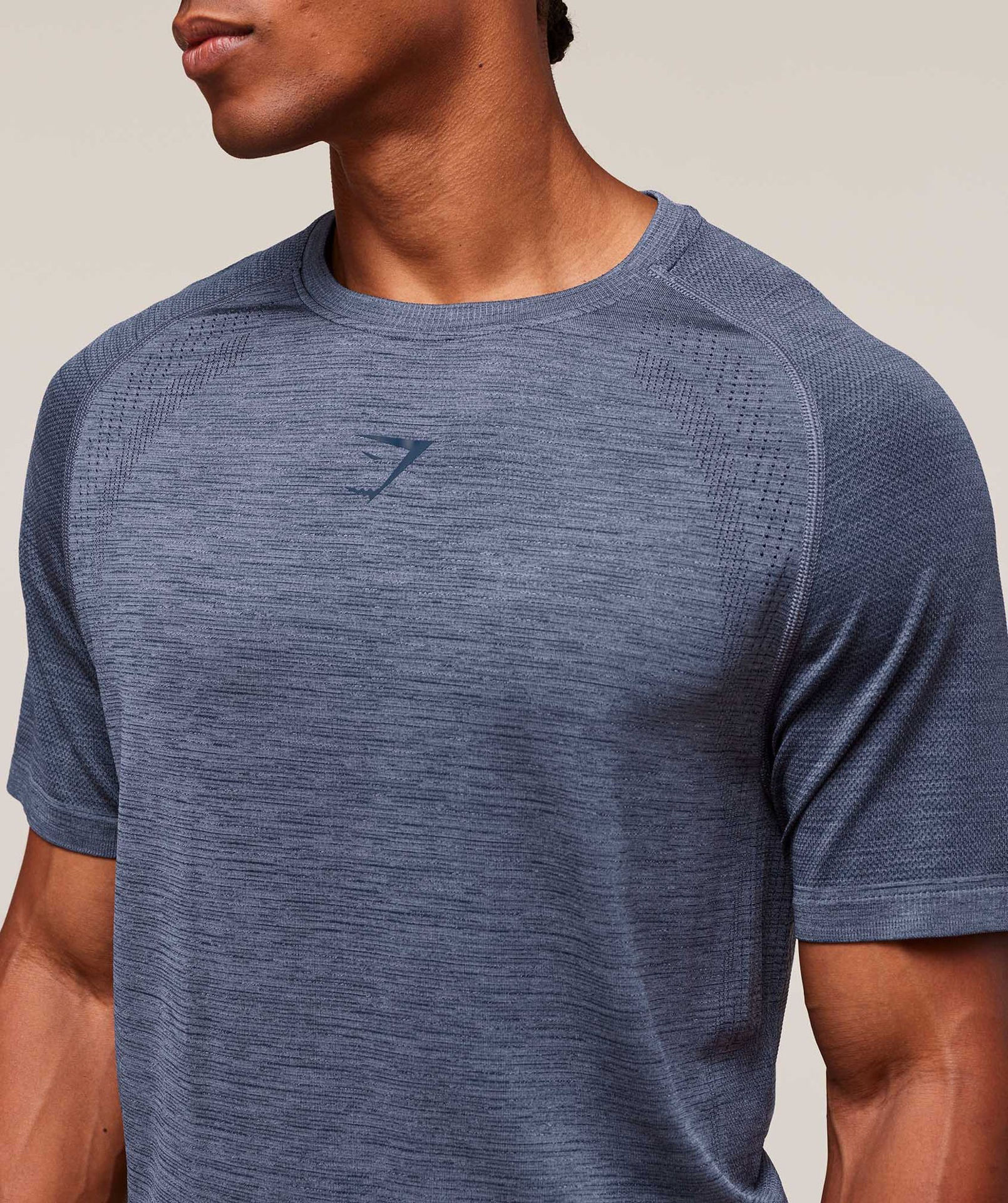 VERSATILE SEAMLESS T-SHIRT