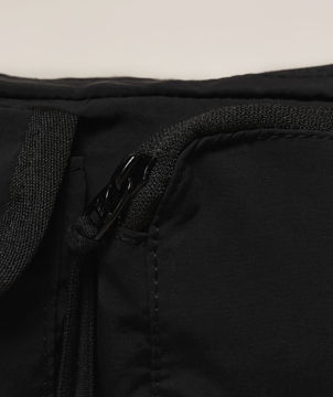 PLEAT SLING BAG