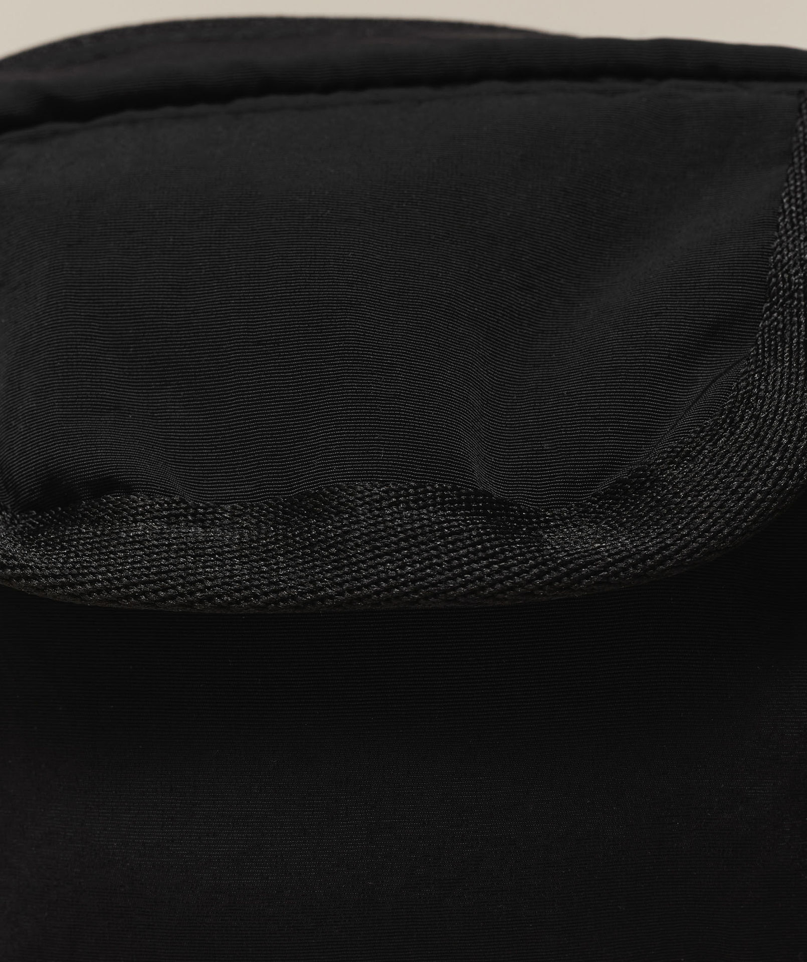 PLEAT SLING BAG