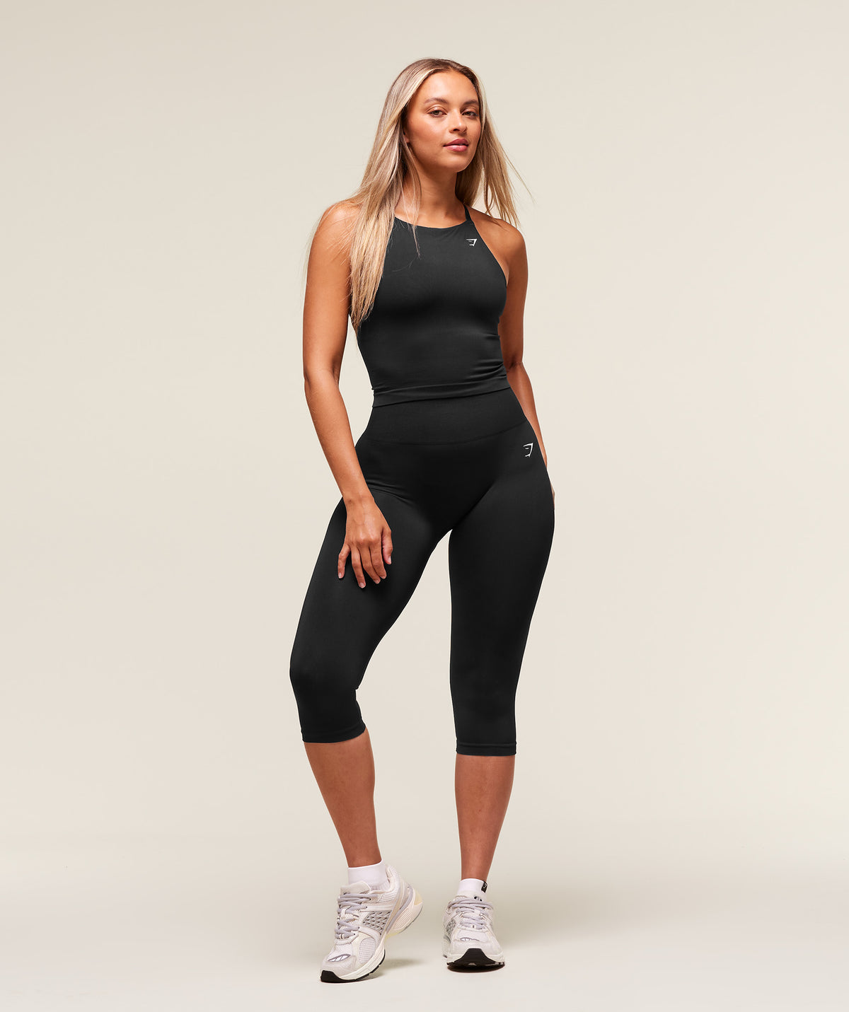 EVERYDAY SEAMLESS TANK WITH SHELF
